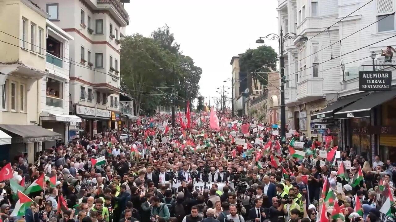 "حرروا فلسطين"... تظاهرة حاشدة في إسطنبول للمطالبة بوقف حرب غزة