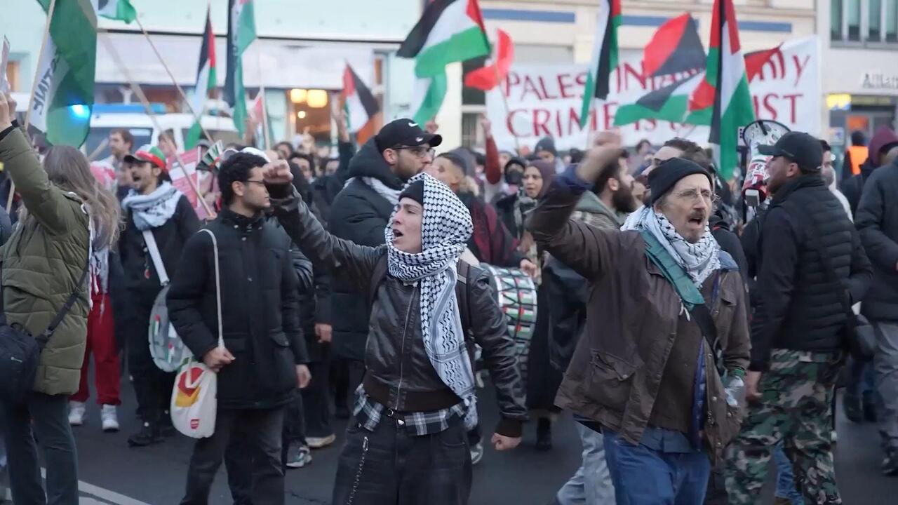 الآلاف يخرجون في مسيرة تضامنية مع الشعب الفلسطيني في برلين
