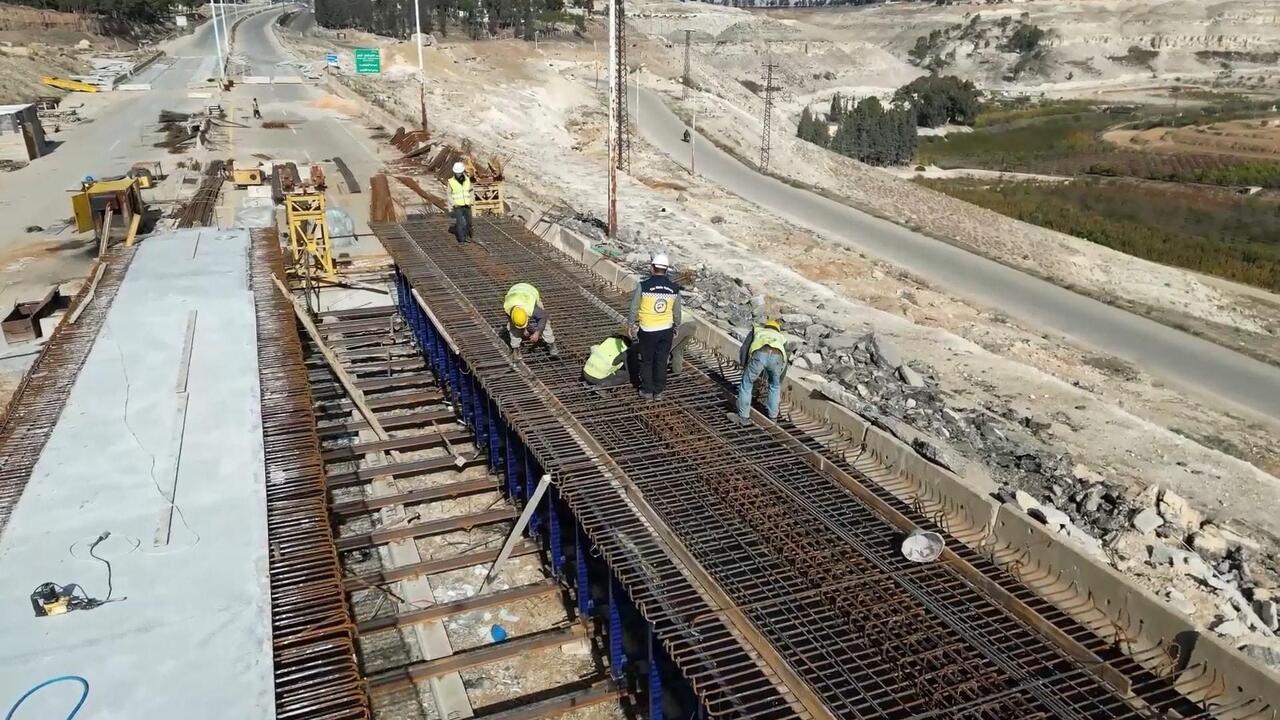 أعمال ترميم جسر الرستن في ريف حمص تصل إلى مراحل متقدمة تمهيداً لإعادة افتتاحه