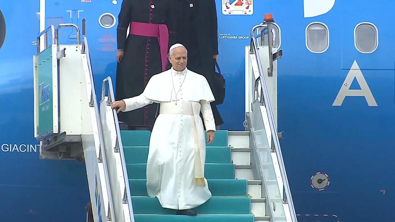 في أول زيارة خارجية رسمية منذ تولّيه المنصب… البابا ليو الرابع عشر يصل إلى أنقرة