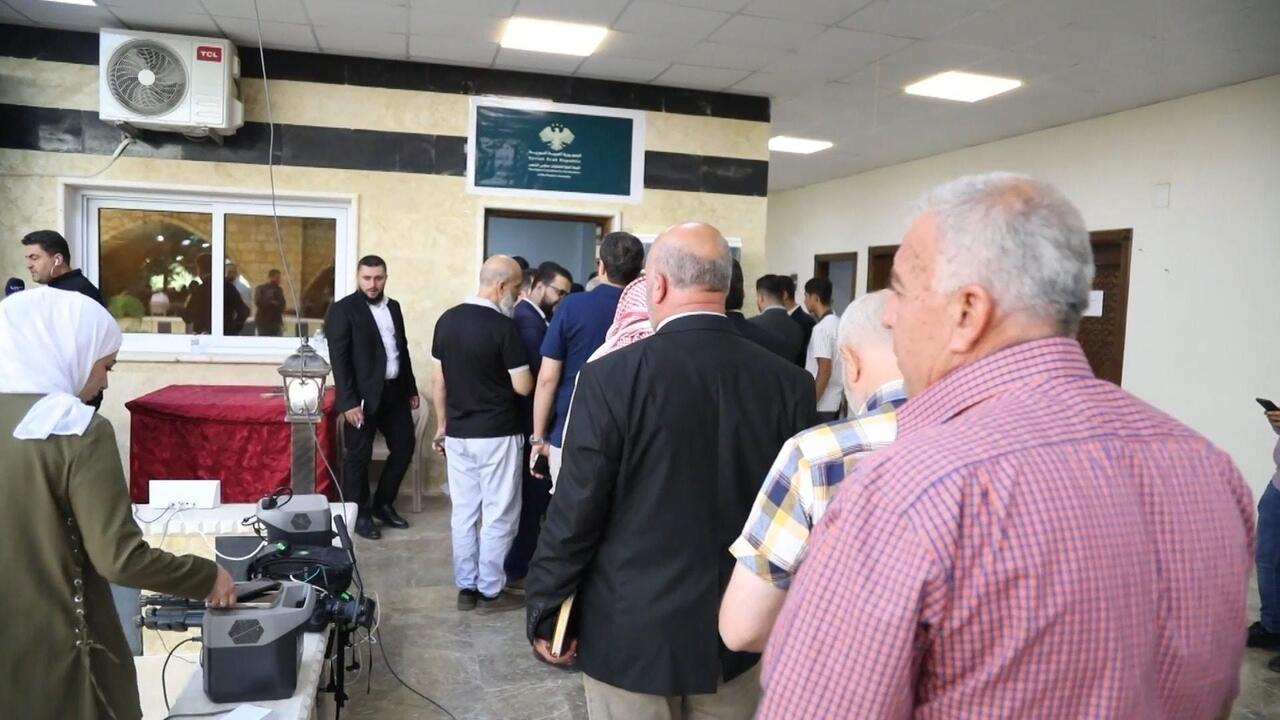 "حرة وديمقراطية"… سكان إدلب يشاركون في انتخابات مجلس الشعب للمرة الأولى منذ 14 عاماً
