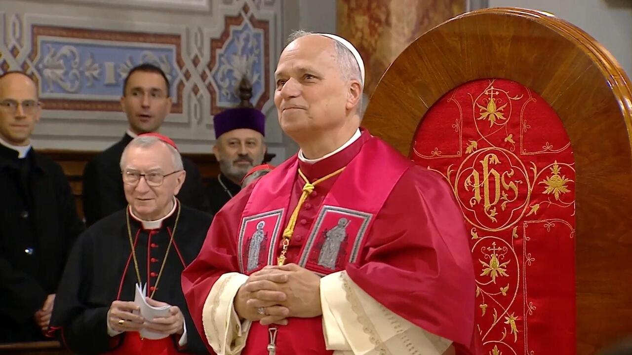 البابا ليو الـ14 يصل كاتدرائية الروح القدس في إسطنبول ويلتقي الأساقفة والكهنة والمصلين