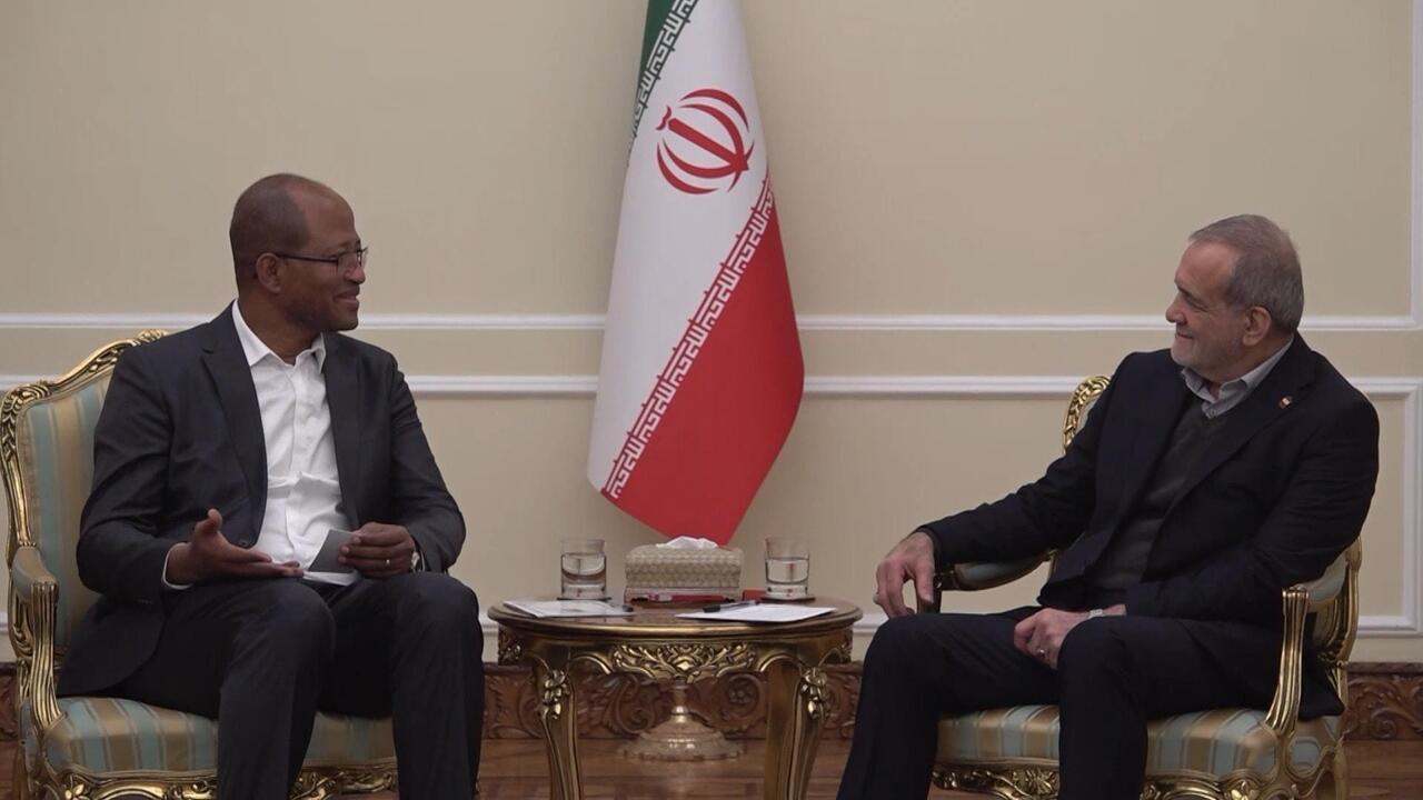 تعزيز التعاون الثنائي ضمن إطار بريكس… بزشكيان يلتقي رئيس البرلمان الإثيوبي في طهران
