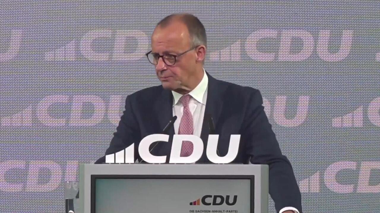 ميرتس: لا يعقل أن تأتي غالبية اللاجئين إلى ألمانيا