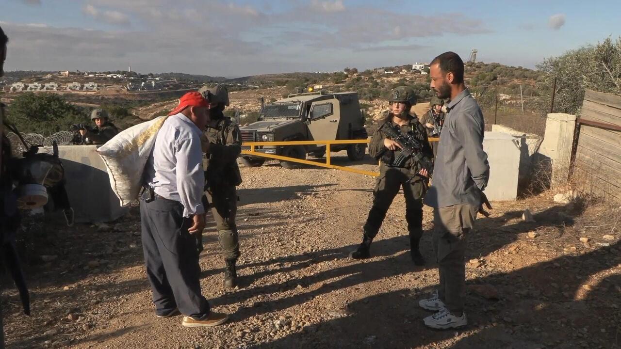  الجيش الإسرائيلي يمنع مزارعين في رام الله من دخول أراضيهم باعتبارها "منطقة عسكرية مغلقة"
