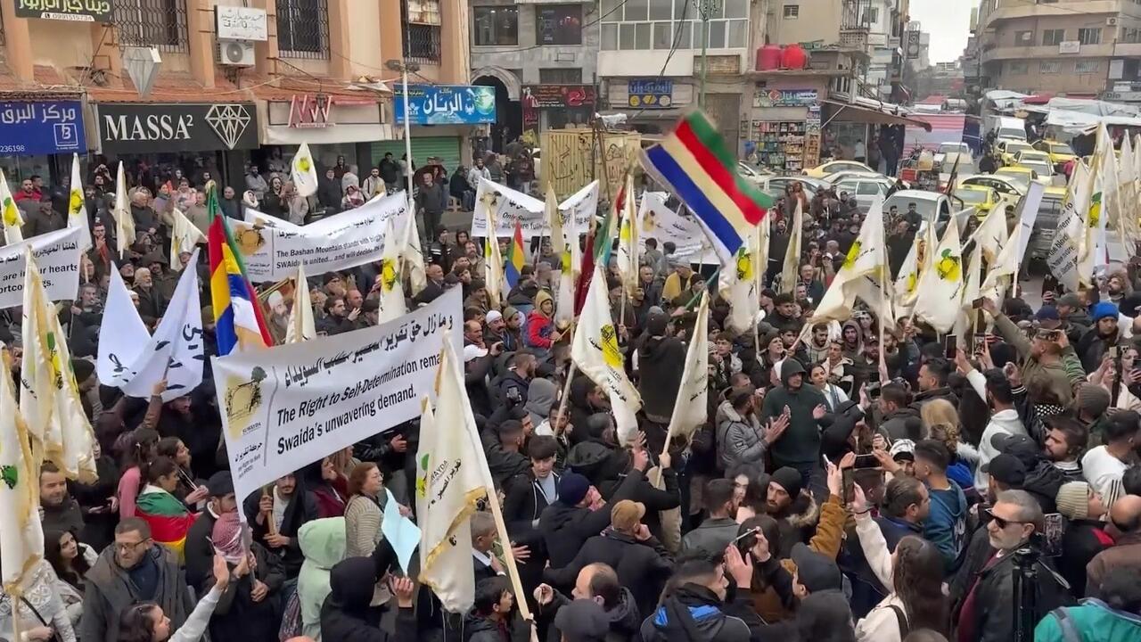  مظاهرات واسعة بالسويداء تجدّد مطالب حق تقرير المصير