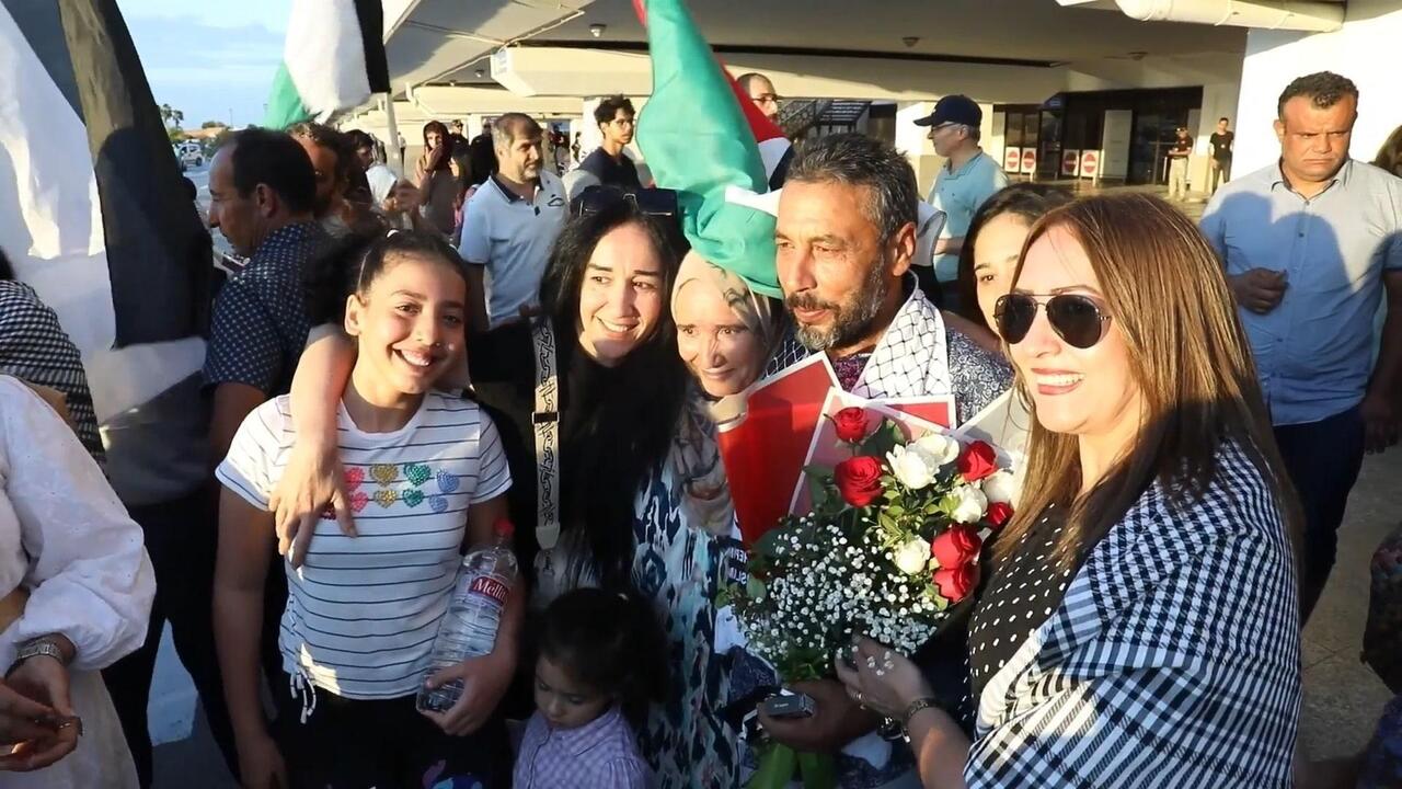 عودة الدفعة الأولى من المشاركين التونسيين المحرَّرين في أسطول الصمود العالمي إلى تونس