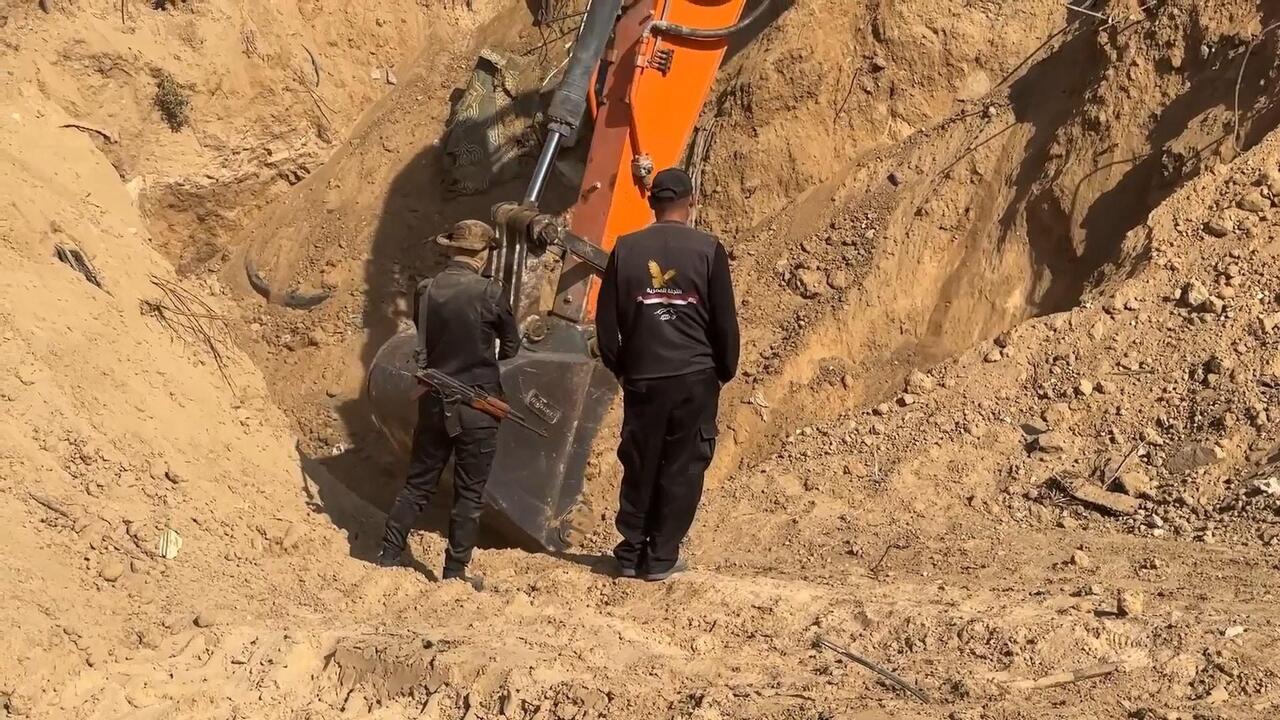 بمشاركة آليات هندسية مصرية… استمرار عمليات الحفر بحثاً عن رفات رهينة إسرائيلي في غزة
