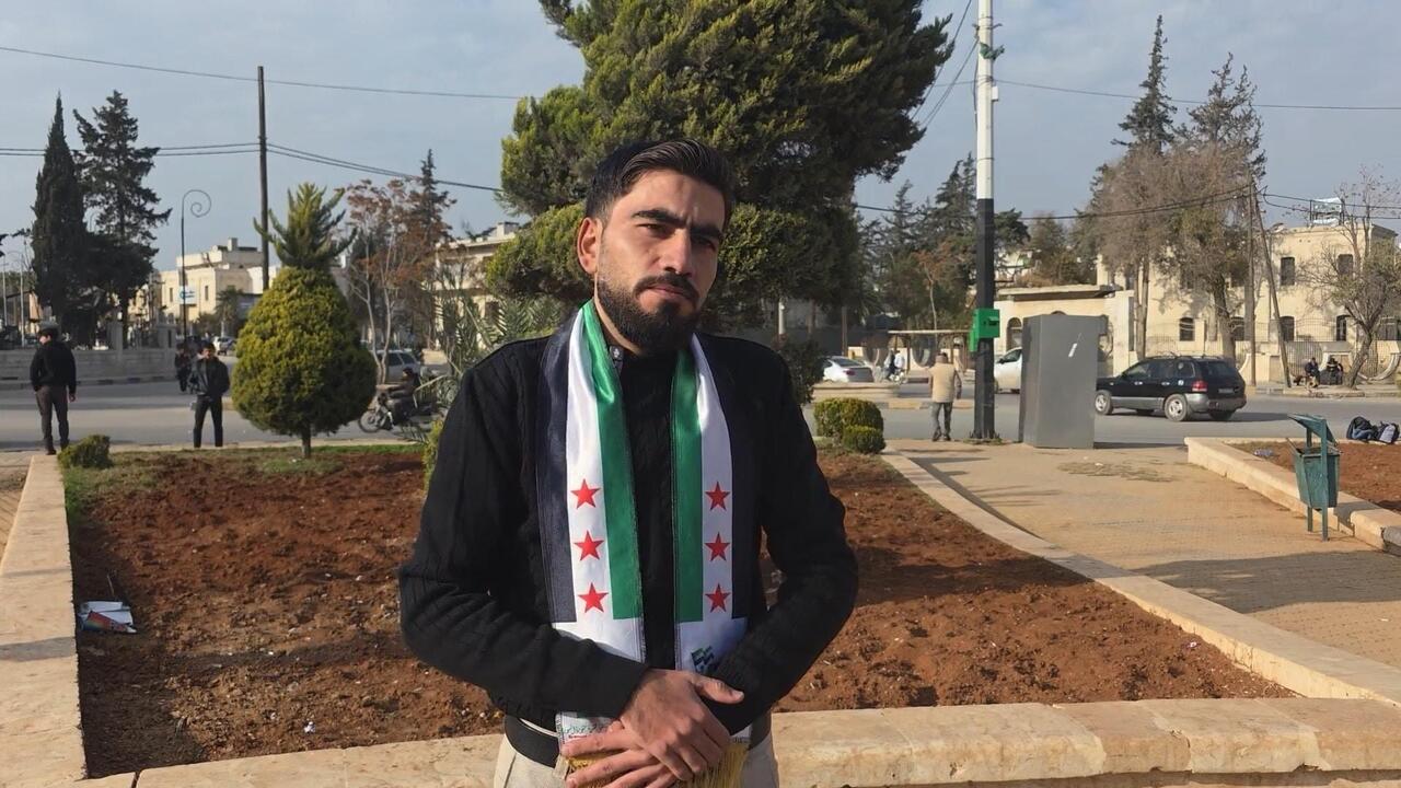 سكان إدلب يدلون بآرائهم في الذكرى الأولى لتسلّم الحكومة الانتقالية الحالية السلطة بسوريا