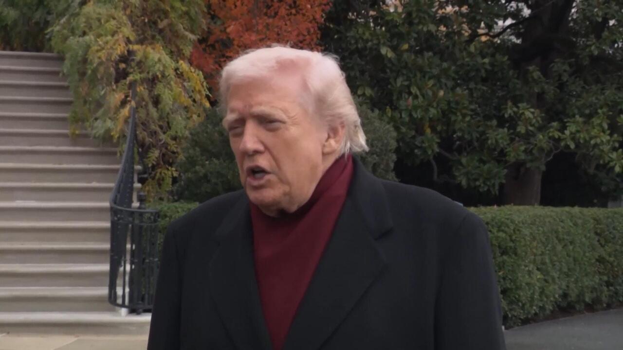 ترامب: إذا رفض زيلينسكي خطة السلام "فيمكنه مواصلة القتال بكل طاقته الصغيرة"