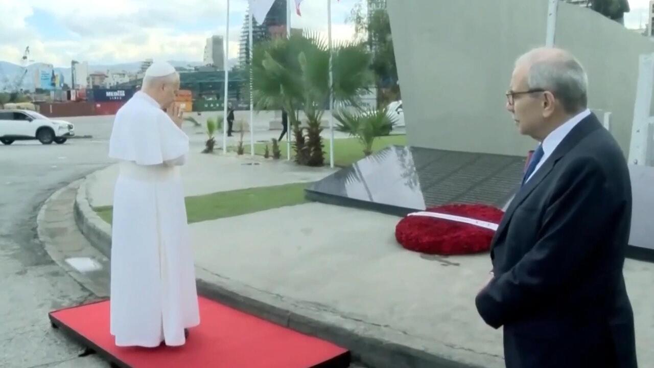 البابا ليو الـ14 يصل إلى مرفأ بيروت ويؤدي "صلاةً صامتة" على أرواح ضحايا الانفجار المروّع