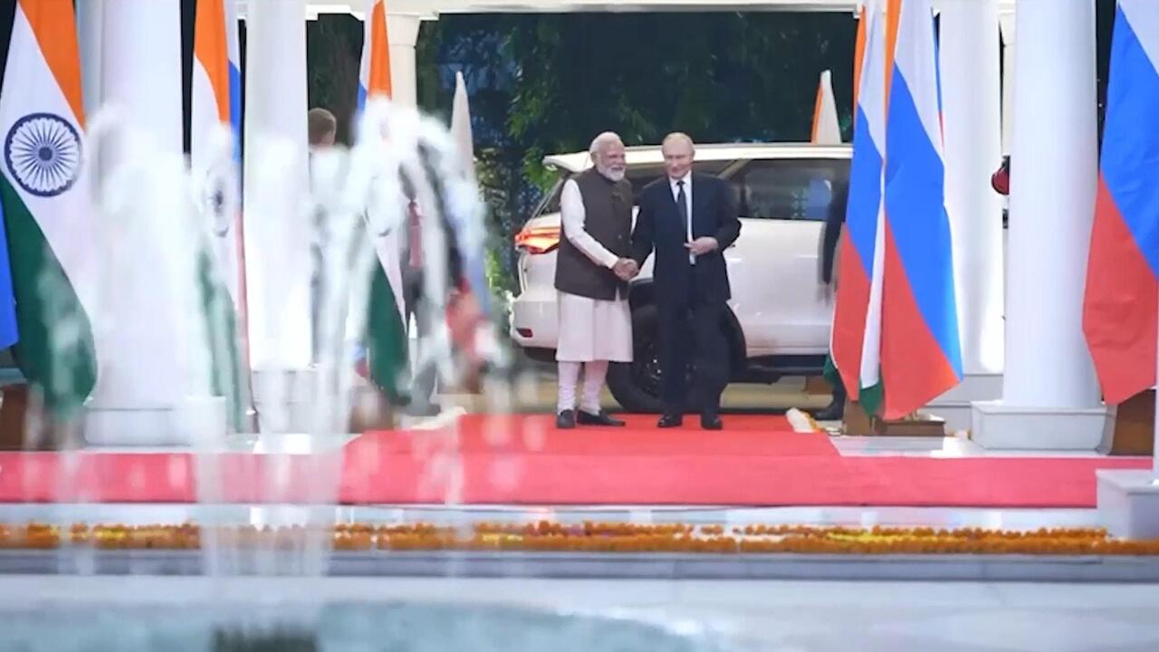 مودي وبوتين يظهران وهما يستمتعان بوقتهما معا في مقر إقامة رئيس الوزراء
