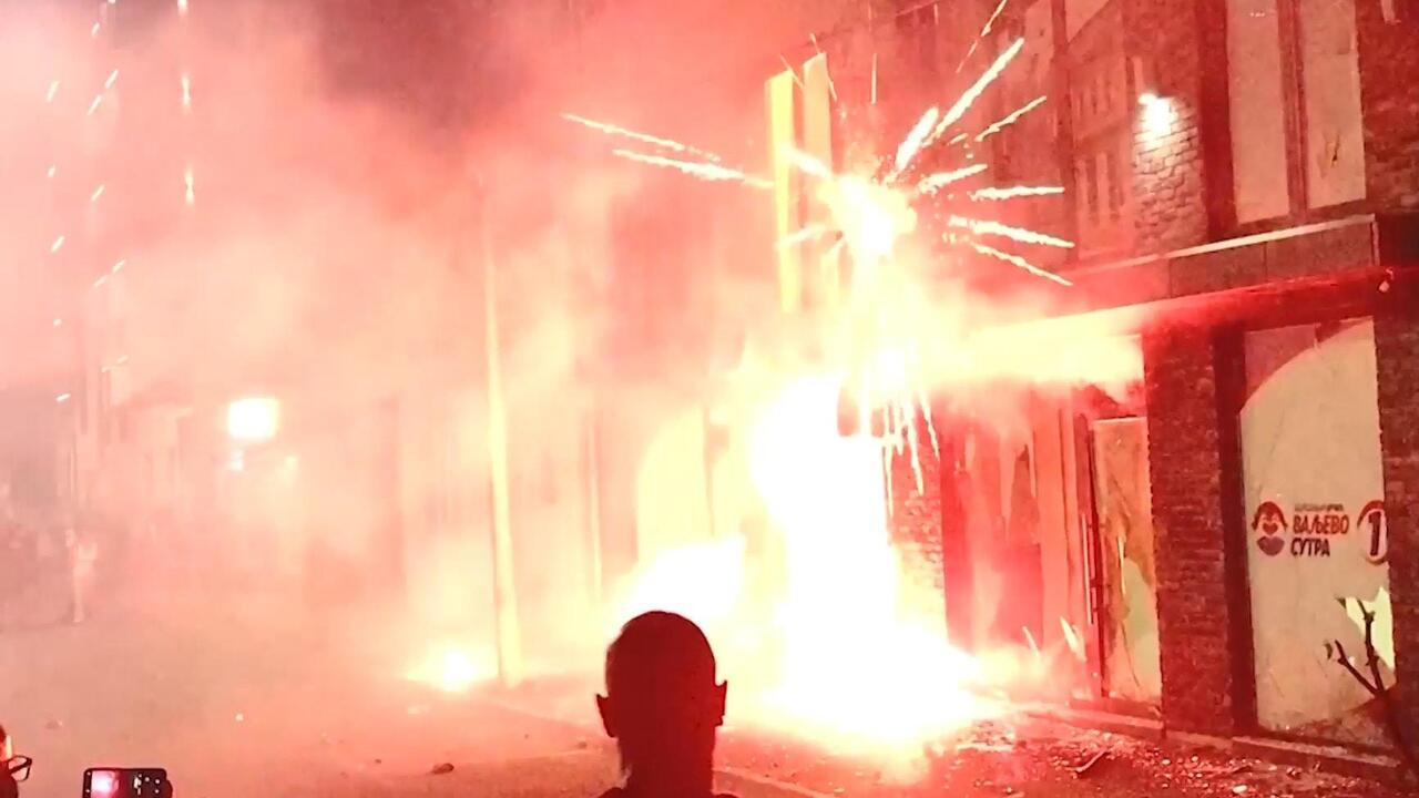 Violence in Valjevo - Anti-govt protesters break windows, launch fireworks at police 