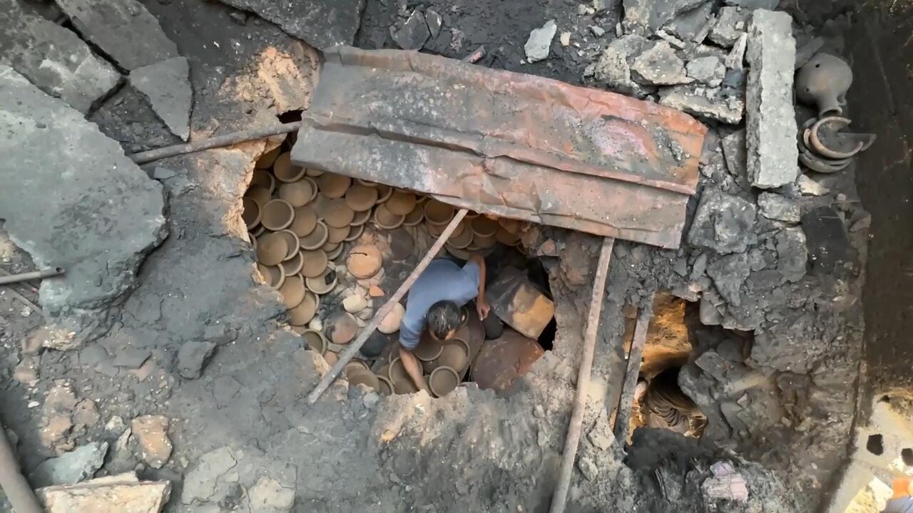 حرفيّو الفخار في غزة يواصلون العمل رغم الصعوبات ويحافظون على مهنتهم في زمن الحرب