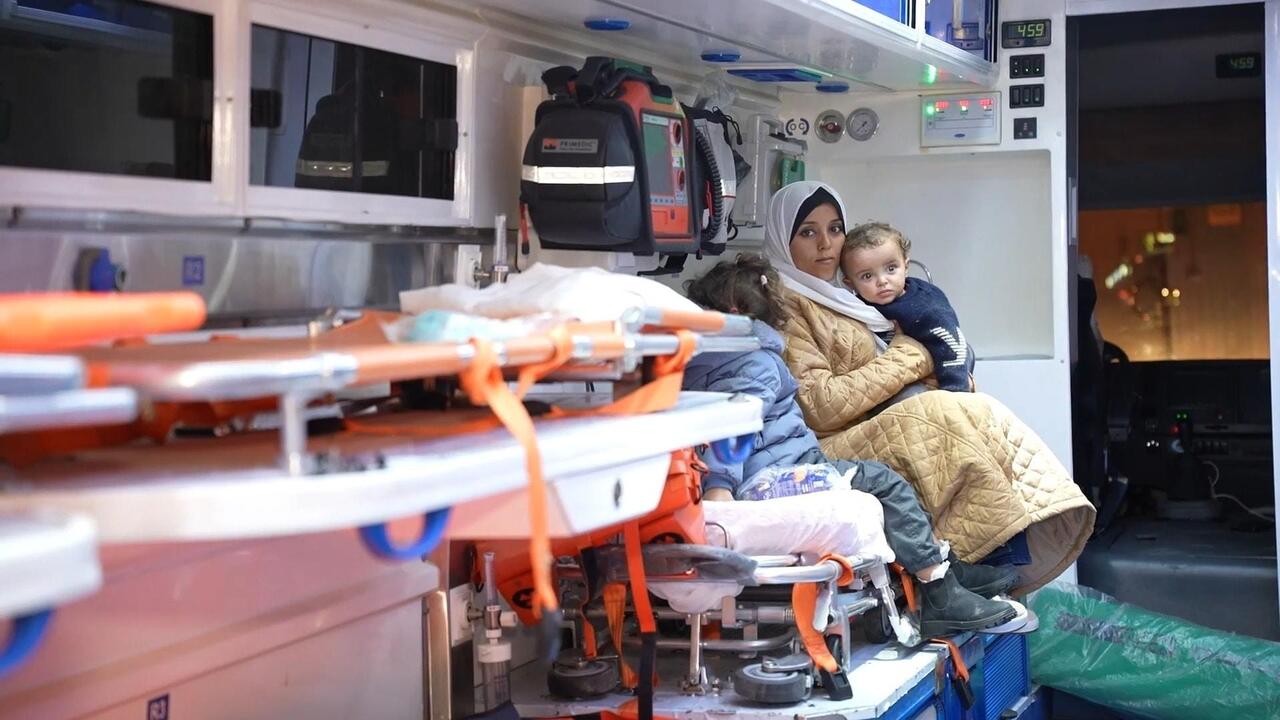 إجلاء الدفعة الـ18 من المرضى والمصابين مع ذويهم من غزة إلى الأردن