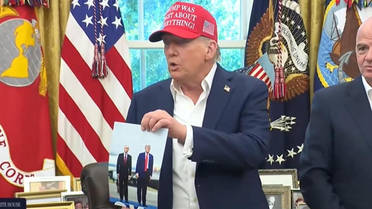 Putin sent me this picture of us, I'm going to sign it for him! - Trump
