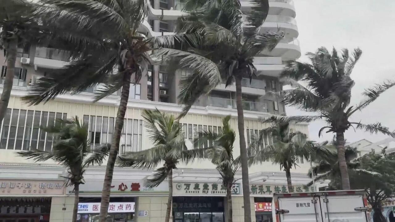 'Like Apocalypse Now!' - Typhoon Kajiki hits China's Hainan Island

