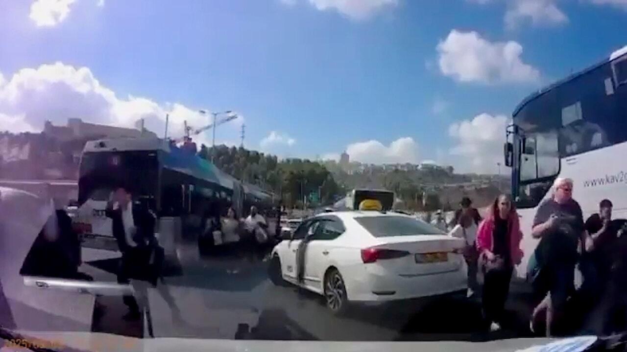 Jerusalem shooting - Locals abandon cars as horror attack leaves 6 dead