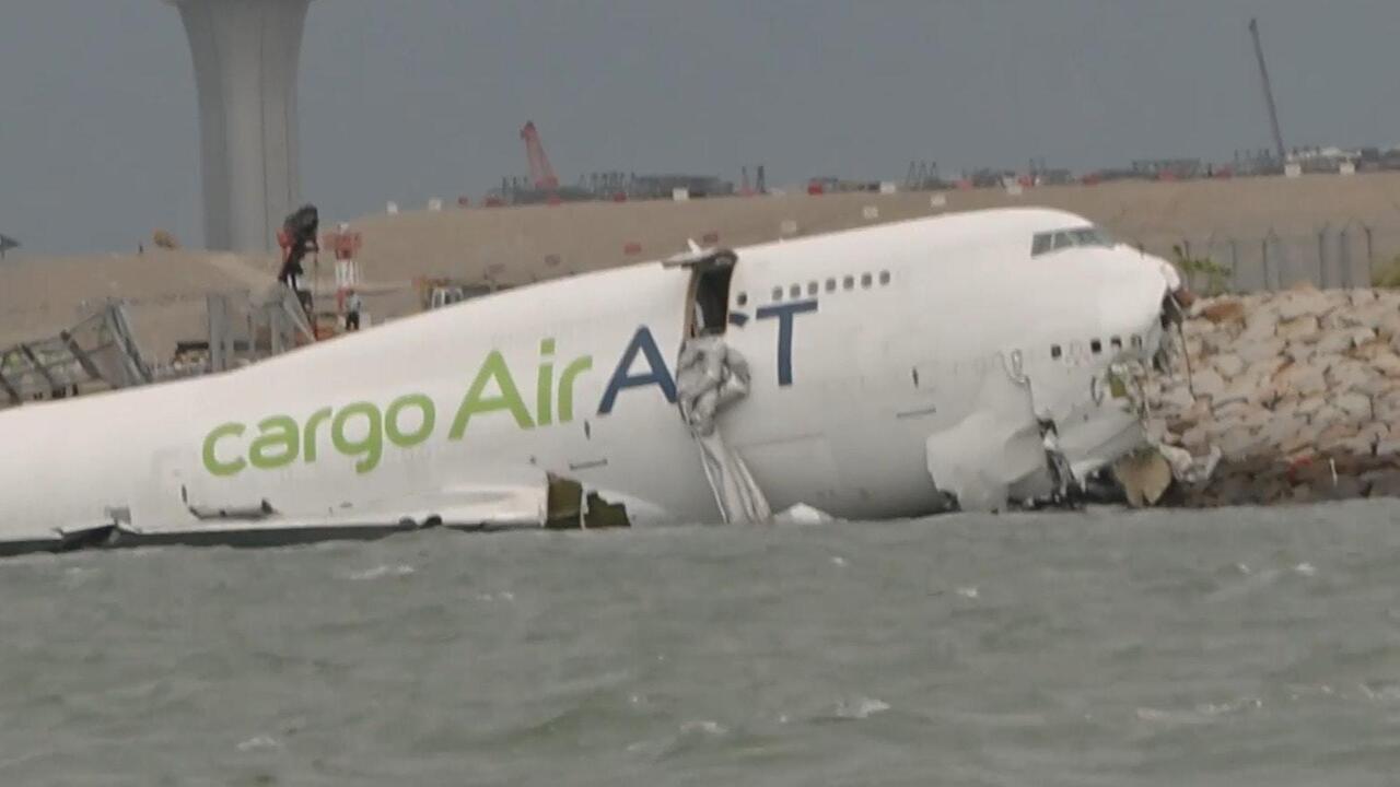 Hong Kong air disaster - Two dead as cargo plane skids off runway, plunges into sea

