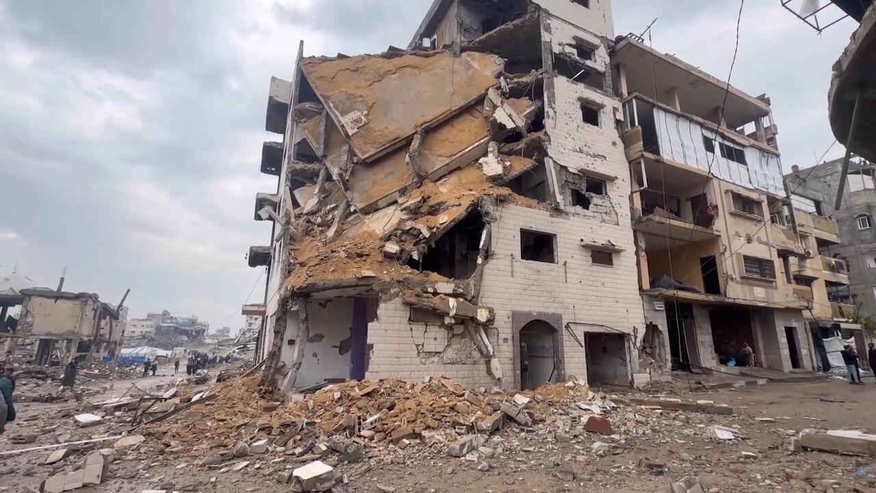 انهيار جزئي لمبنى من 5 طوابق غرب مدينة غزة متأثراً بالمنخفض الجوي