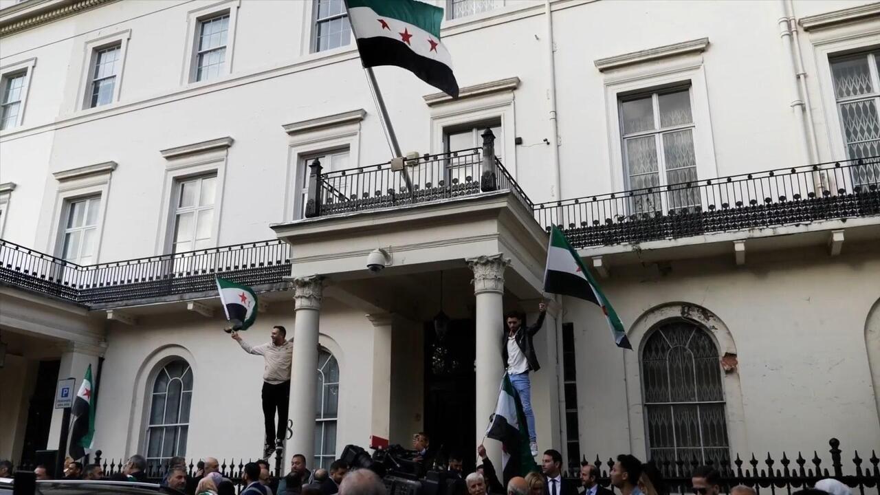 السفارة السورية في لندن تُعيد فتح أبوابها بعد 13 عاماً من الإغلاق

