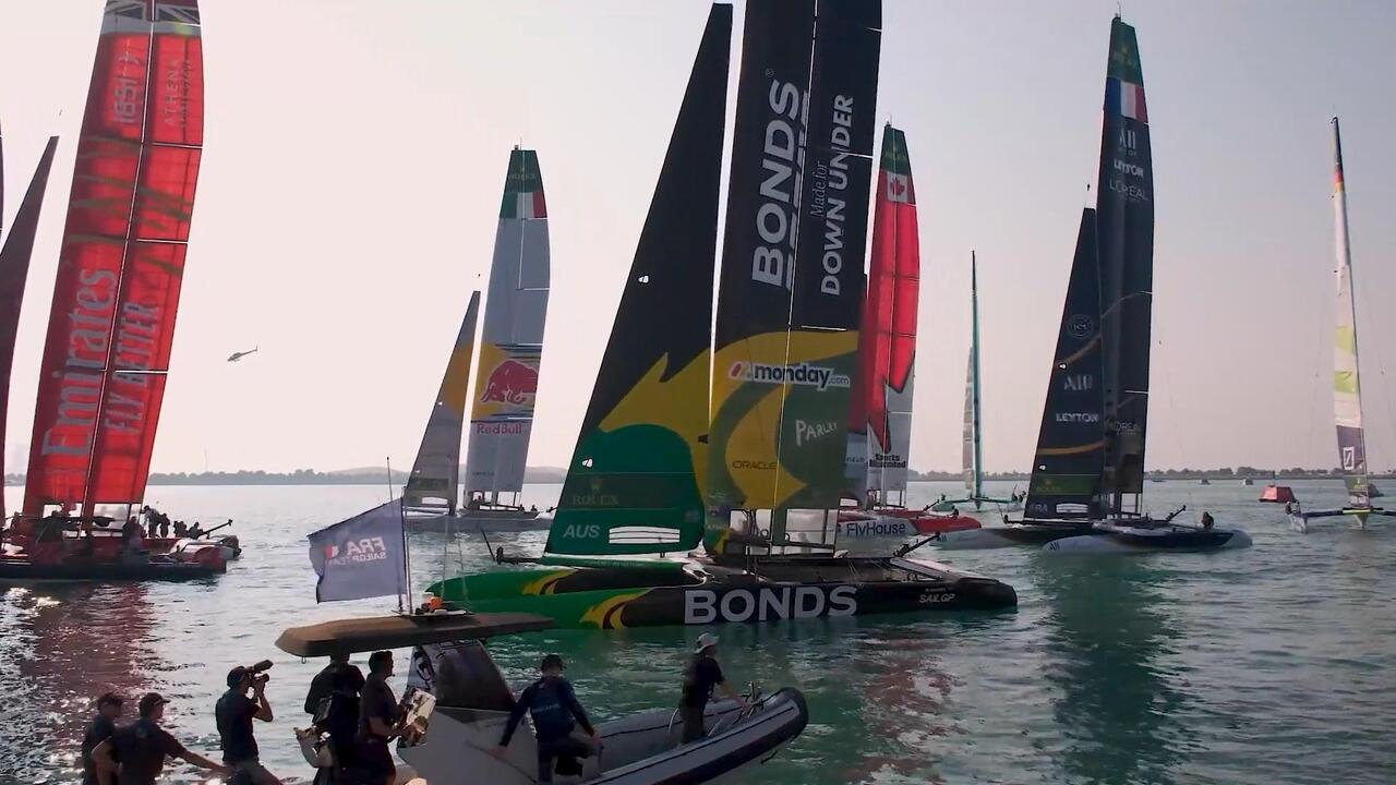 سباق جائزة مبادلة أبوظبي الكبرى للإبحار الشراعي في أبوظبي يشهد منافسة شديدة
