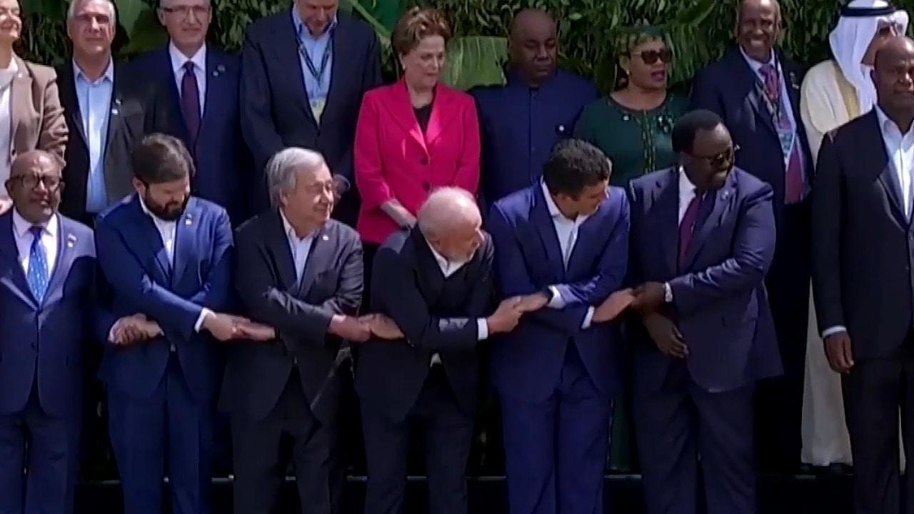 Everybody in?! World leaders take COP30 family photo