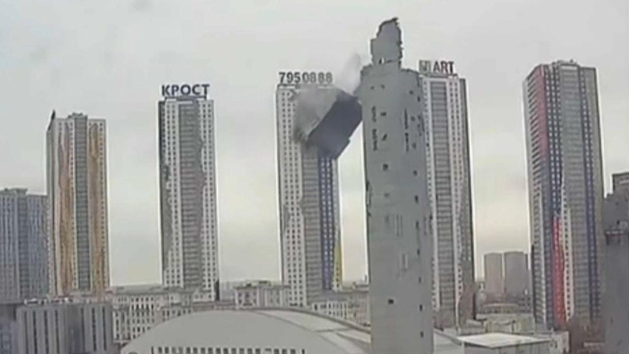 Watch out! Huge chunk of indoor snow centre breaks off during demolition near Moscow
