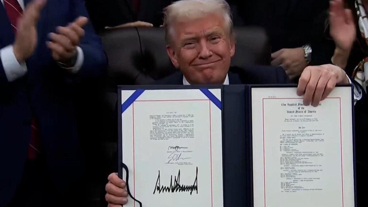 Signed! Trump inks funding bill to reopen US govt, end longest shutdown in US history