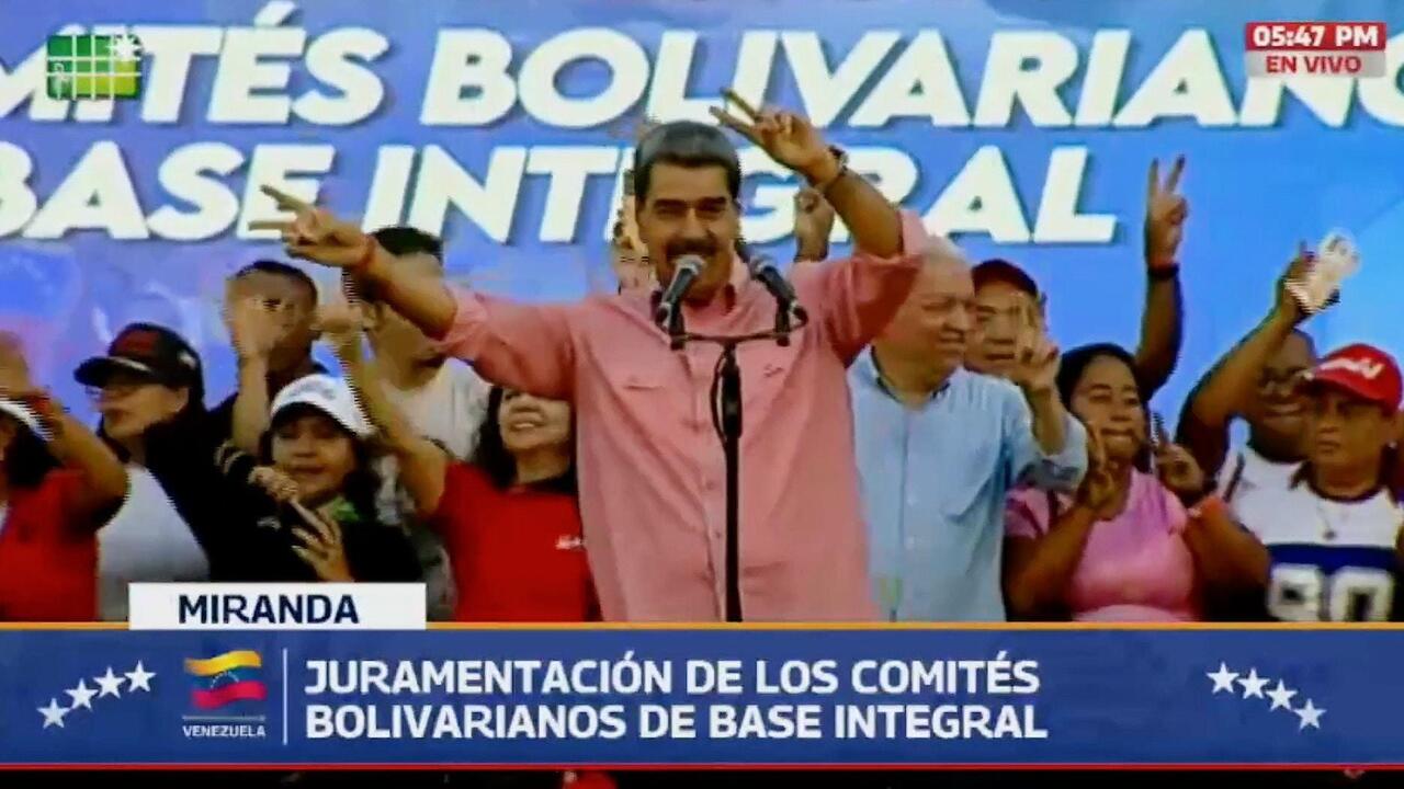 'What a beautiful song!' - Watch Maduro SING and DANCE to John Lennon's 'Imagine'