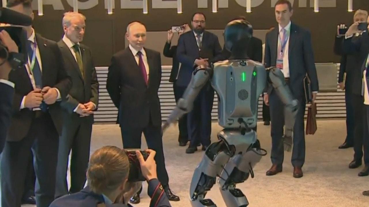 Putin and the dancing robot! Russian president at AI forum in Moscow
