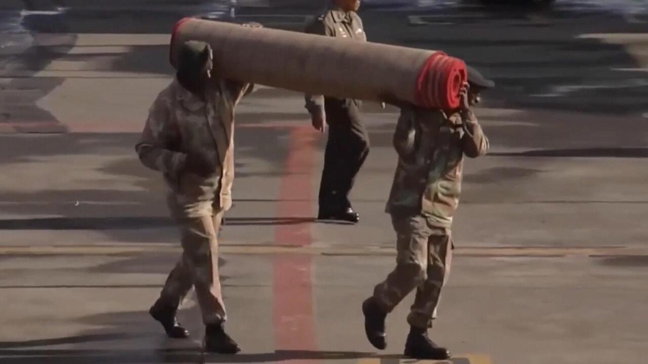 You WERE expecting me, right?! UK PM's landing for G20 triggers scramble for 'red carpet'
