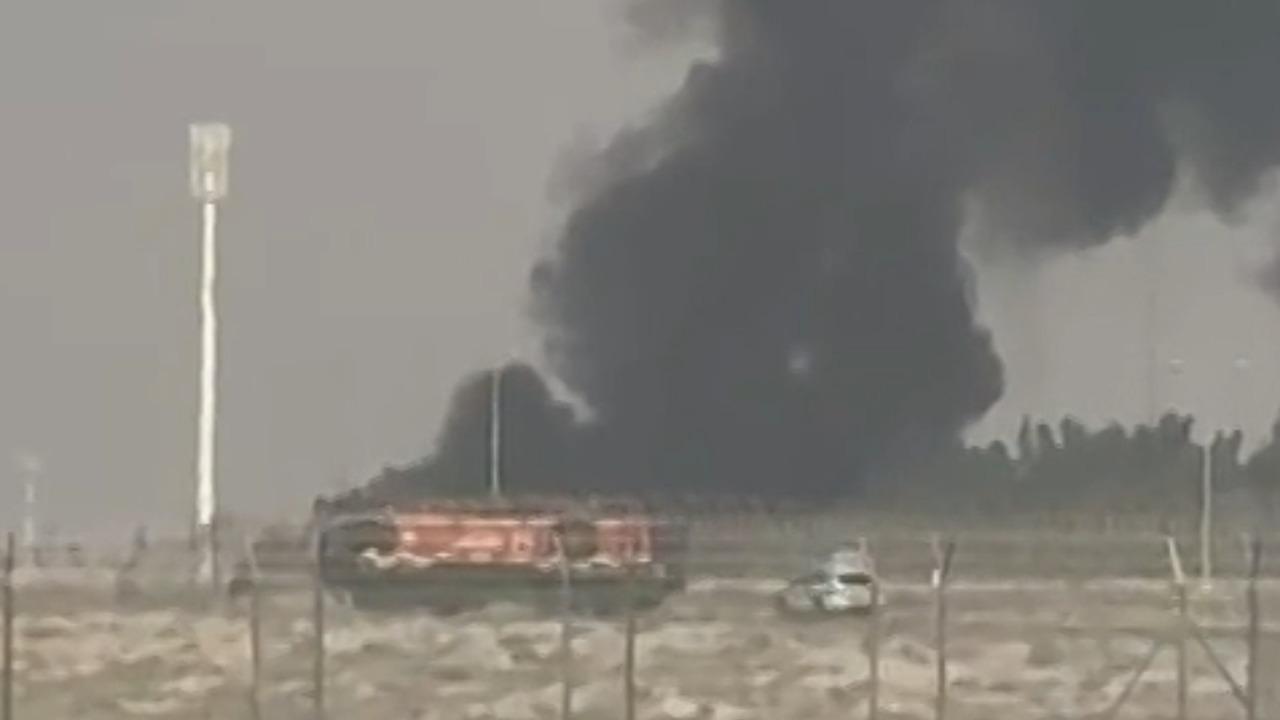 Plane fireball - Indian fighter jet crashes, pilot killed at Dubai Airshow


