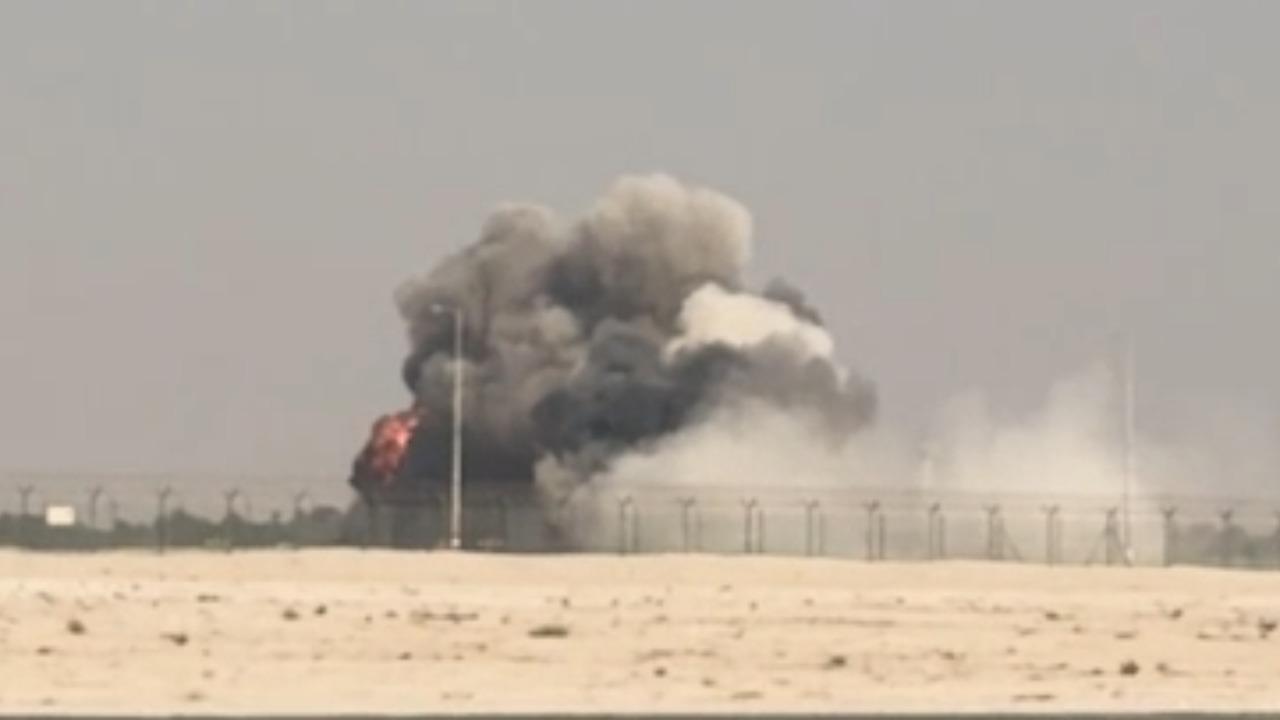 Indian fighter jet crash - Moment of impact at Dubai Airshow *DISTRESSING*
