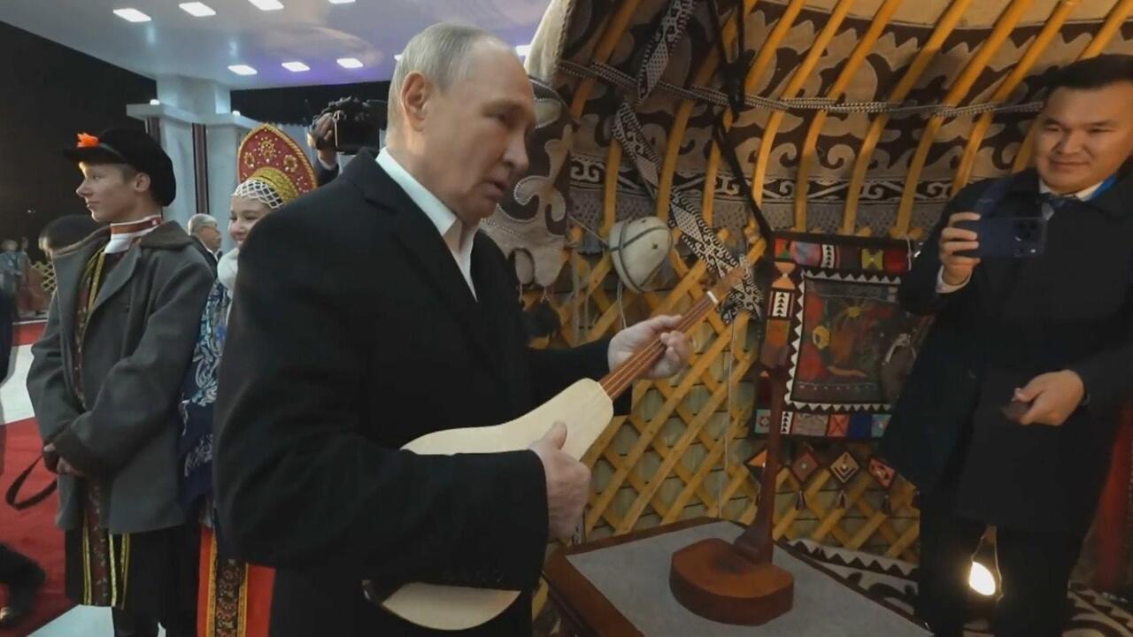 One more song?! - Putin gets into the groove with Kyrgyzstan's national instrument 
