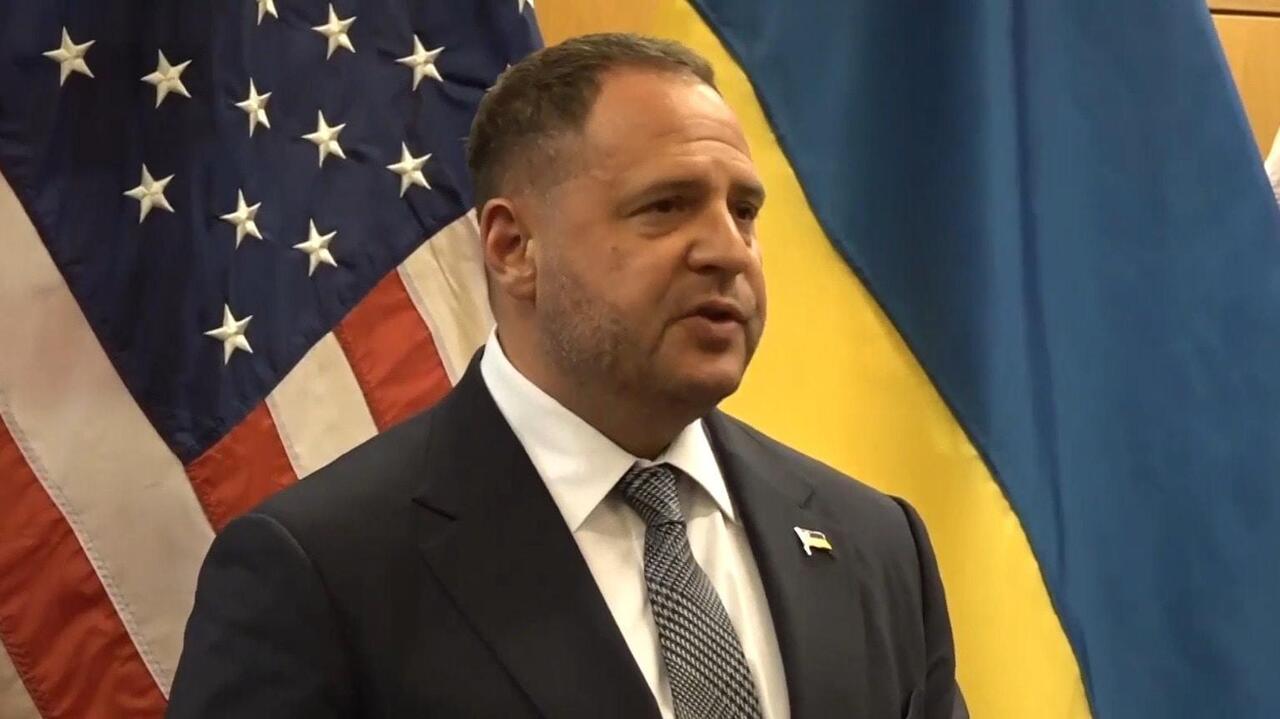 Ukraine 'golden toilet' scandal - Anti-corruption cops swoop on Zelensky's chief of staff