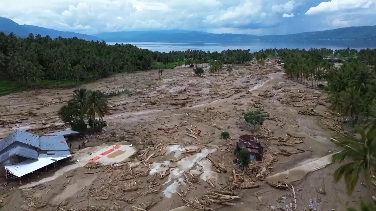 Wasteland - Indonesia flooding sees hundreds killed, homes destroyed