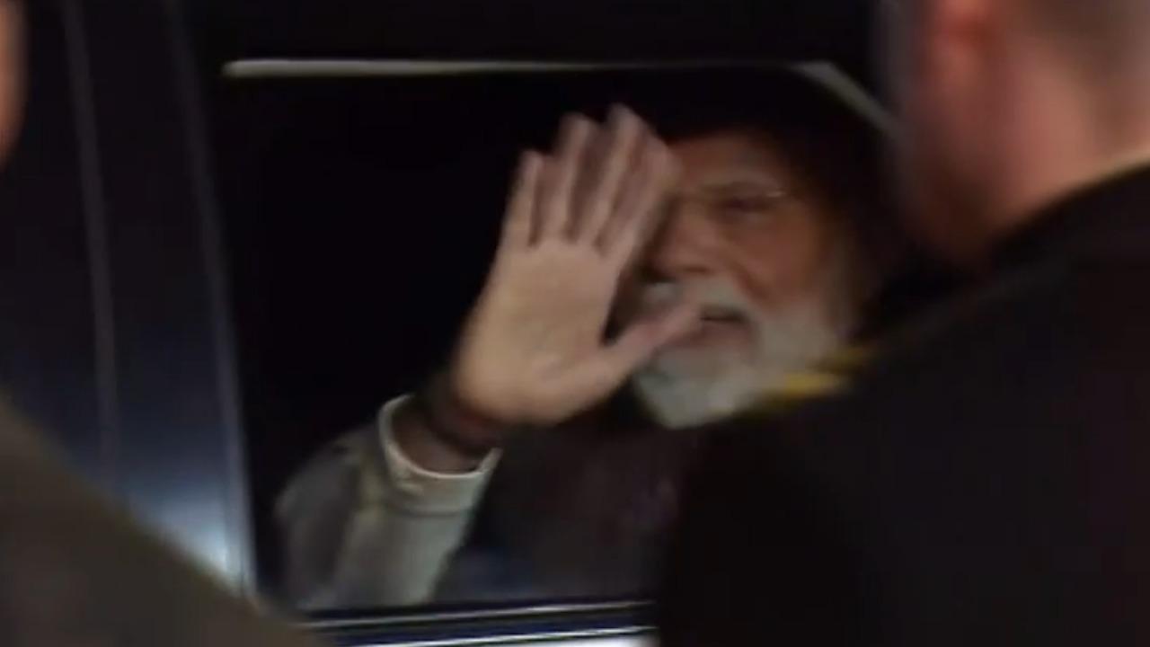 Let's ride together - Wave from Modi as PM, Russian president chat in back seat

