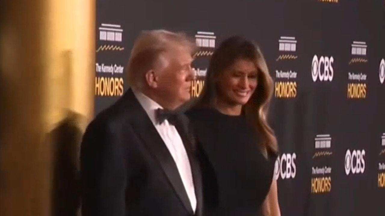 Zelensky HASN'T READ the deal! - Trump says Ukrainian leader's people 'love it'