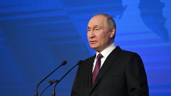 REFEED/LIVE: Vladimir Putin meets with US President Donald Trump in Alaska - Multilingual Coverage (Feed B: Original, Russian, English, Arabic, French, Spanish)