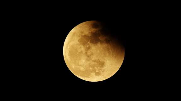 Total lunar eclipse lights up Abu Dhabi skies