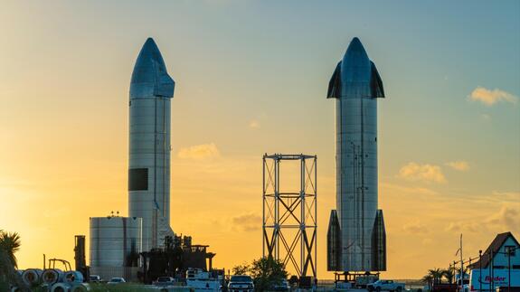 SpaceX Starship makes 10th test flight 

