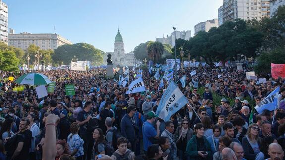 Argentine students rally against education cuts
