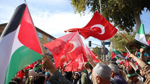 Protest in Istanbul following latest Israeli raid on Gaza-bound Freedom Flotilla