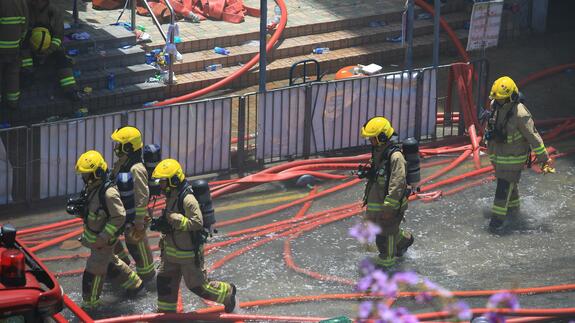 Deadly blaze rips through Hong Kong apartment buildings