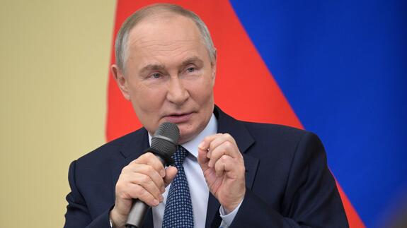 Putin meets with participants of 5th Congress of Young Scientists