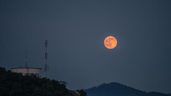 Final supermoon of 2025 rises above Addis Ababa