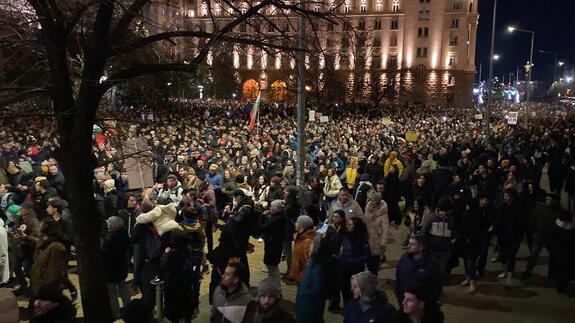 Huge anti-govt protests continue in Sofia