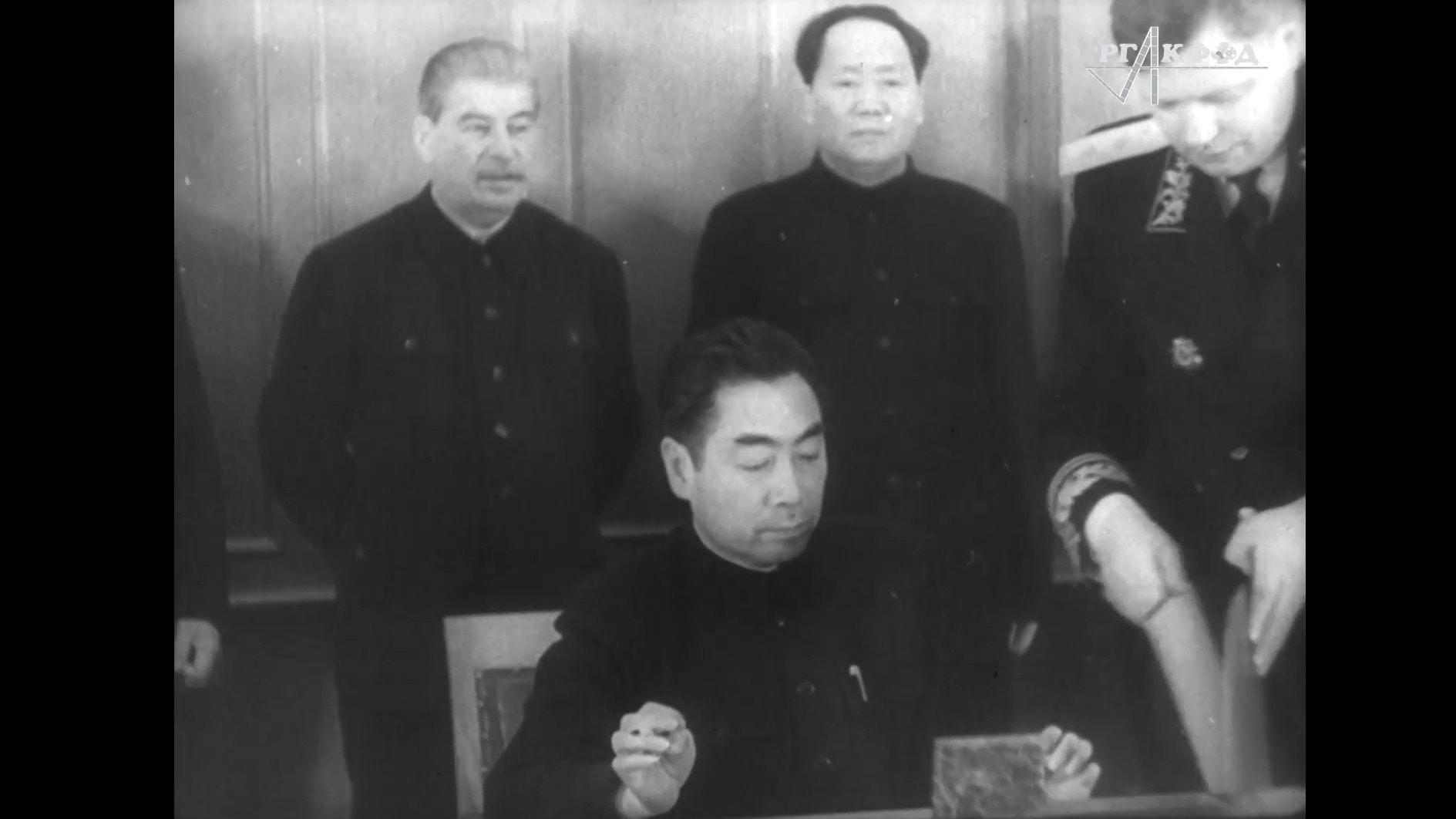 Comrades in arms! Watch Stalin and Mao signing Sino-Soviet Treaty of ...
