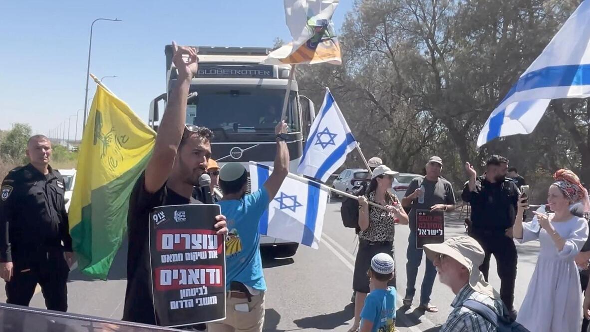Border BLOCKADE - Israeli protesters halt Gaza aid trucks at Kerem ...